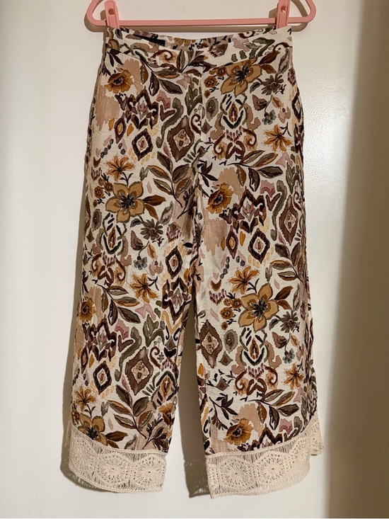 Zara Cream Floral Wide-Leg Cropped Pants with Lace Hem - Picture 5 of 5
